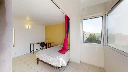 Chambre privée à 27 Bis Av. de la Trillade, 84000 Avignon, France, image 2 de 13