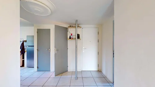 Chambre privée à 27 Bis Av. de la Trillade, 84000 Avignon, France, image 6 de 13
