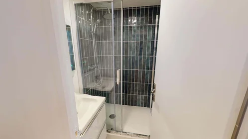 Chambre privée à 79 Bd Général Vanier, 14000 Caen, France, image 14 de 17