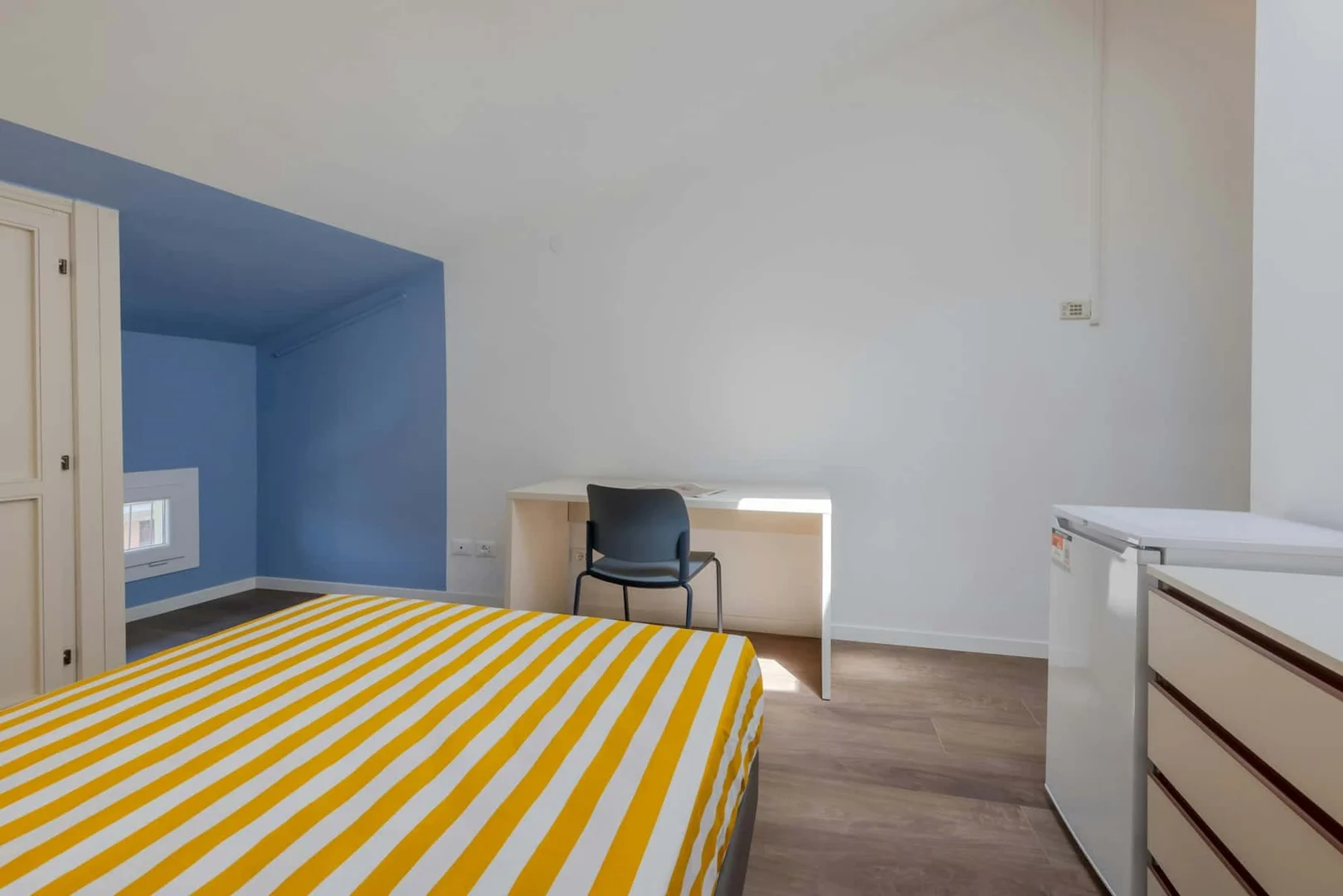 Helles und luftiges Studentenzimmer mit einfachem Zugang zur Universität in 