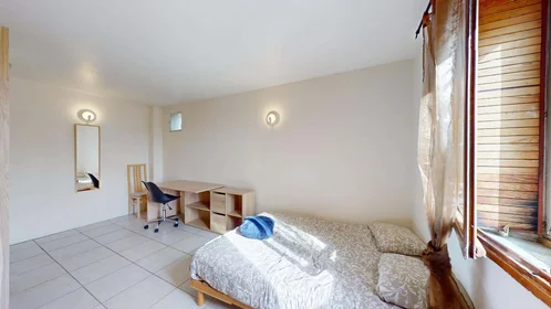 Chambre privée à 27 Bis Av. de la Trillade, 84000 Avignon, France, image 2 de 13