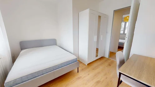 Prywatny pokój 102 Rue du Croissant, 44300 Nantes, France, obraz 1 23