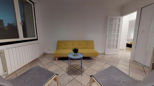 Quarto privado em 121 Ter Av. Général Frère, 69008 Lyon, France, imagem 13 de 15