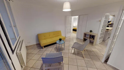 Quarto privado em 121 Ter Av. Général Frère, 69008 Lyon, France, imagem 14 de 15