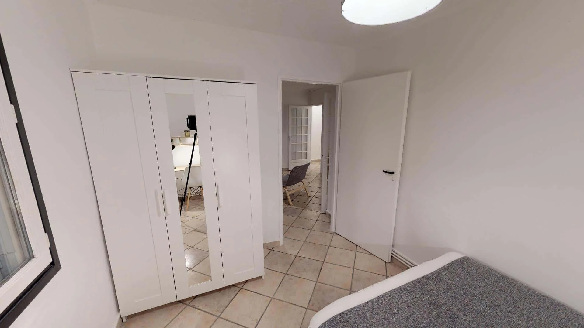 Chambre confortable pour étudiants disponible dans 