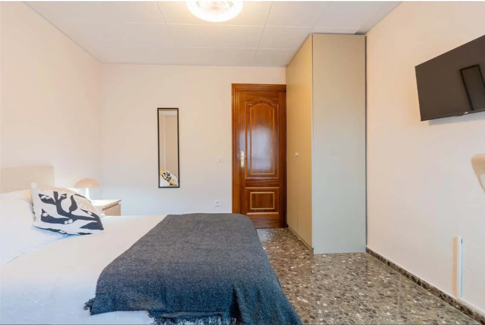 Room for rent in student apartment in , fully furnished