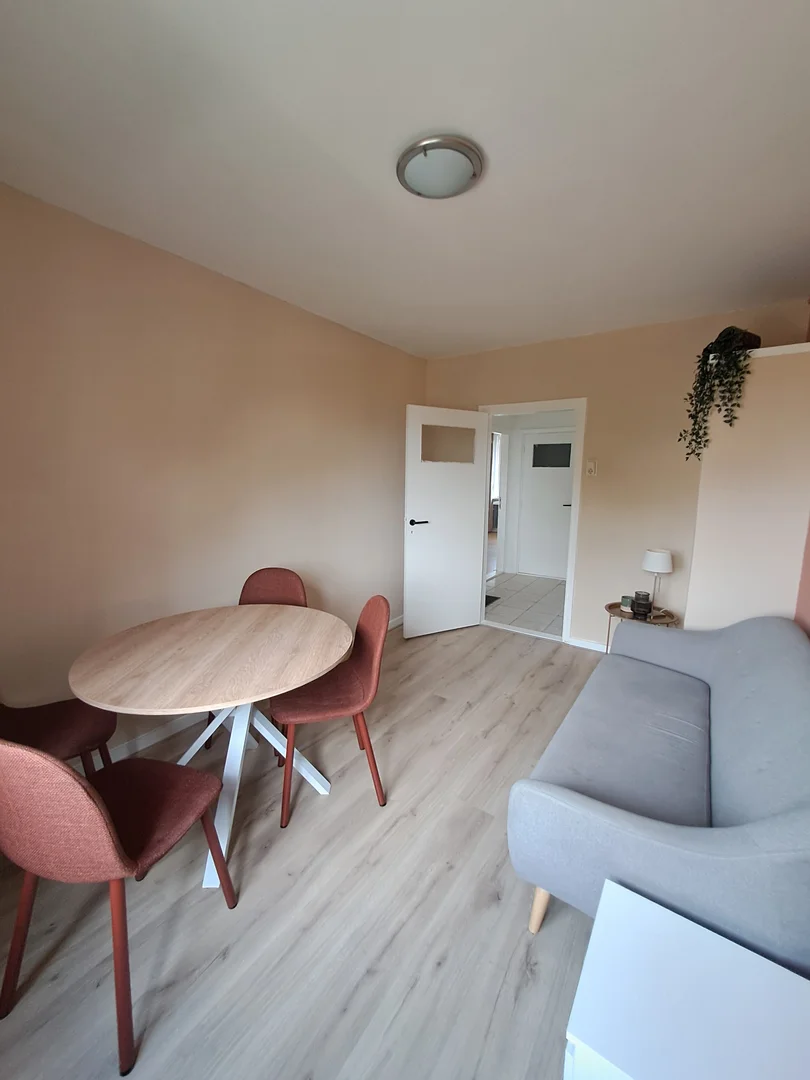Quarto acolhedor para estudantes disponível em 