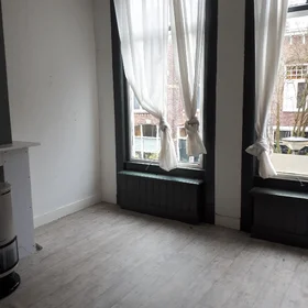 Quarto privado em Anna Paulownastraat, imagem 1 de 7