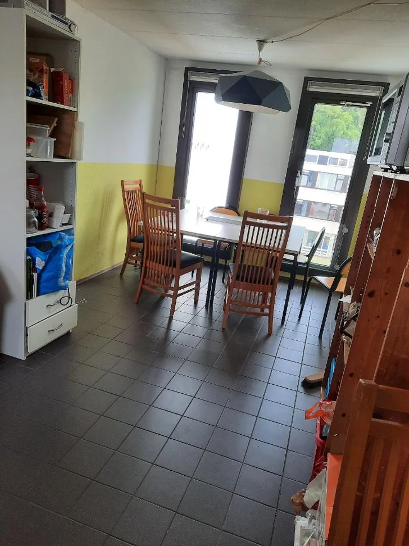 Habitación estudiantil económica con ubicación conveniente en 