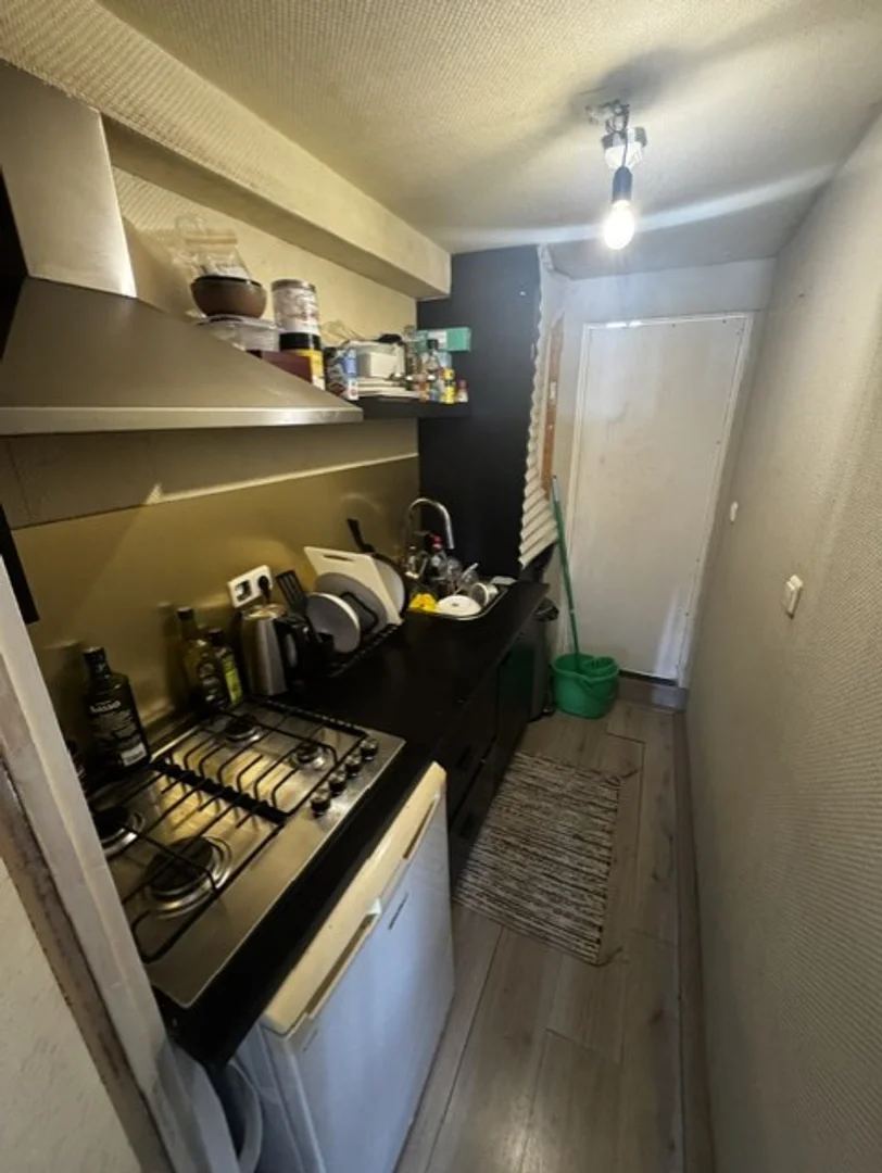 Zimmer in Studentenwohnung in  zu vermieten, voll möbliert