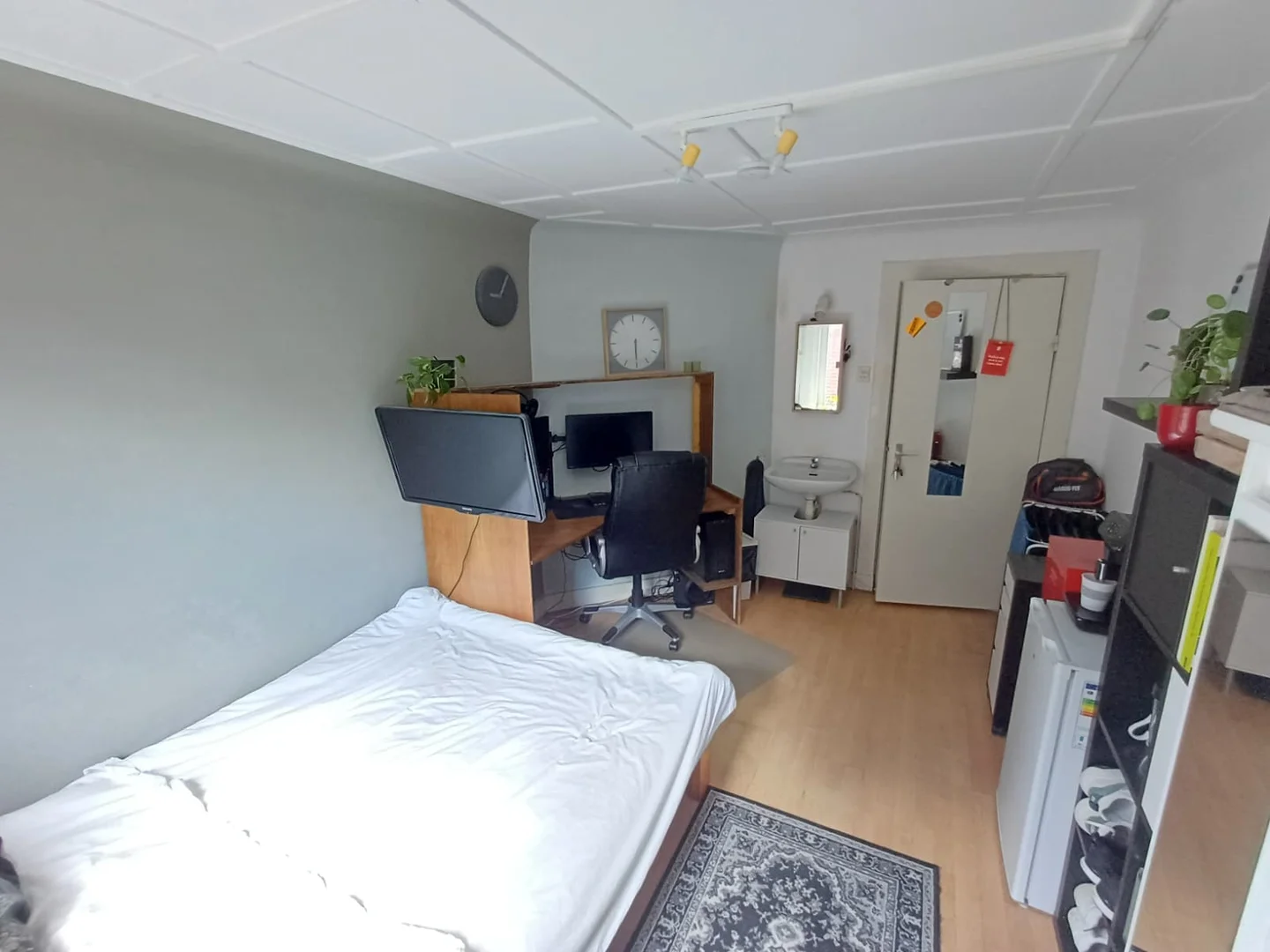 Chambre confortable pour étudiants disponible dans 