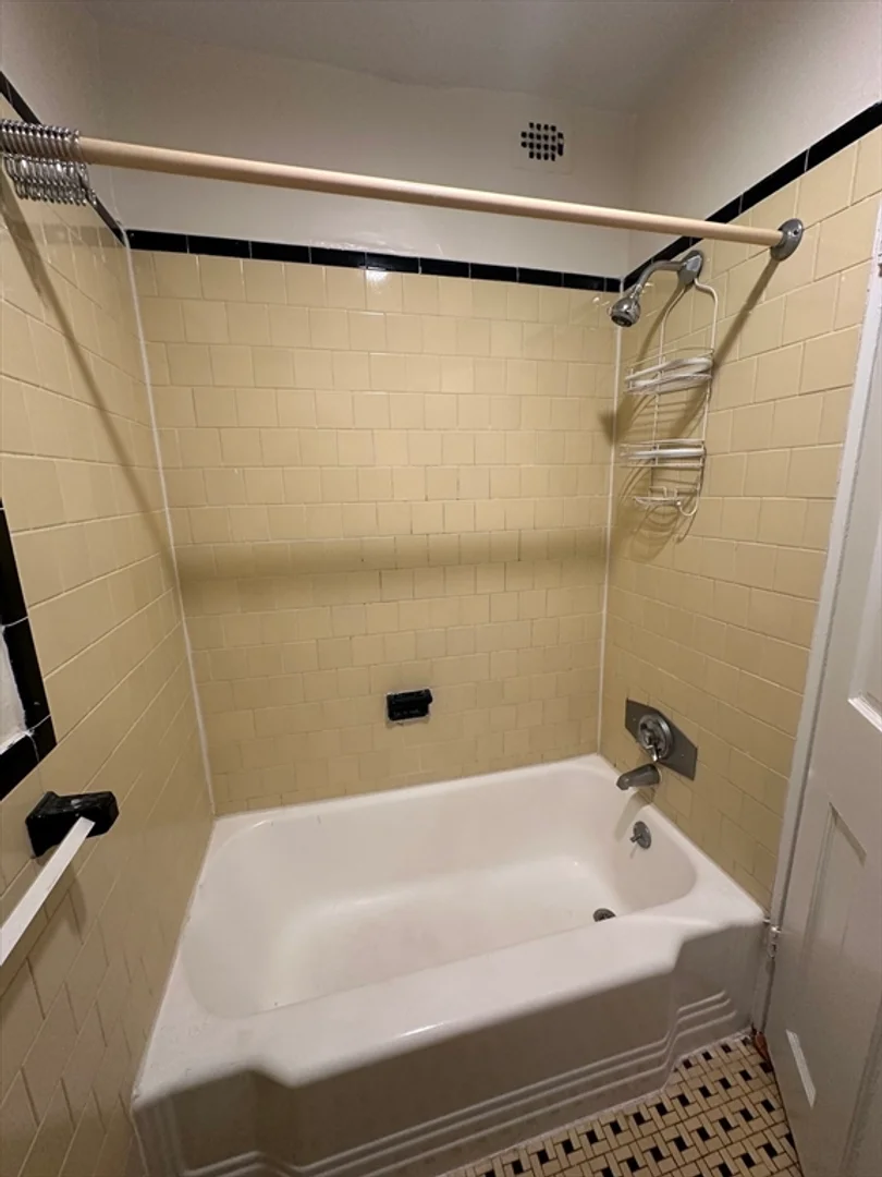 24, Concord Ave., Unit 308, Harvard Square, Cambridge, MA, 02138
