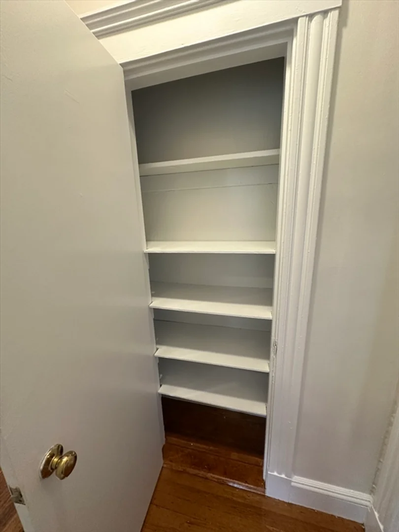 1, Craigie, Unit 4, Harvard Square, Cambridge, MA, 02138