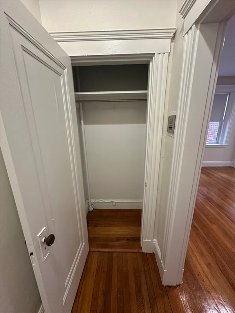 1, Craigie, Unit 4, Harvard Square, Cambridge, MA, 02138