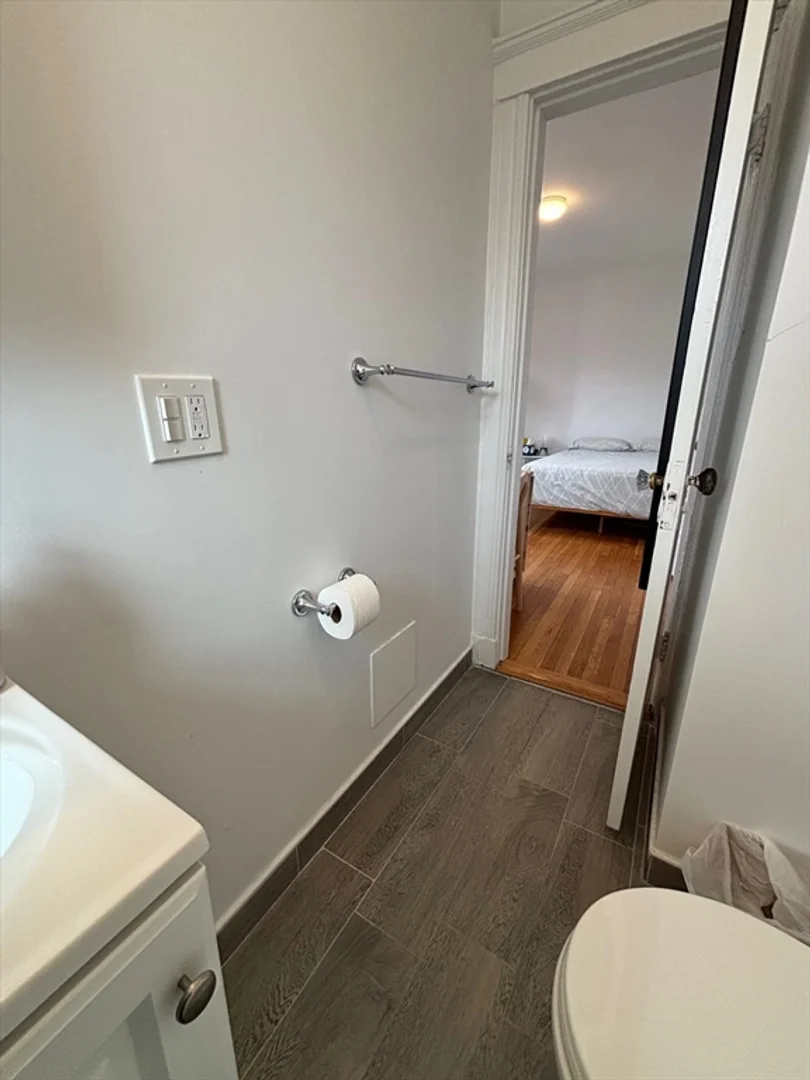 Chic studio apartment near campus in 
