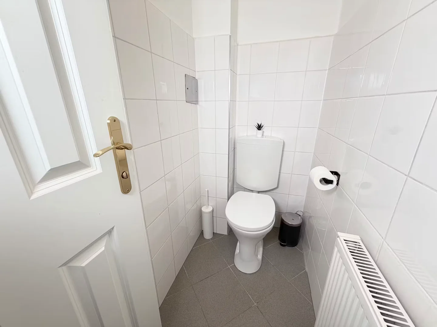 Zimmer in Studentenwohnung in  zu vermieten, voll möbliert