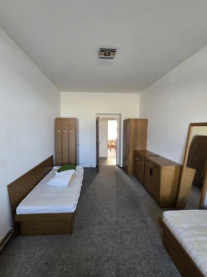 Quarto para alugar em apartamento de estudantes em , totalmente mobilado