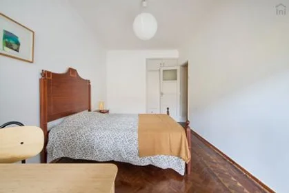 Stanza privata in Penha de França - Avenida General Roçadas, 1.º Esquerdo, immagine 37 di 45