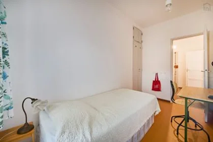 Stanza privata in Penha de França - Avenida General Roçadas, 1.º Esquerdo, immagine 37 di 44