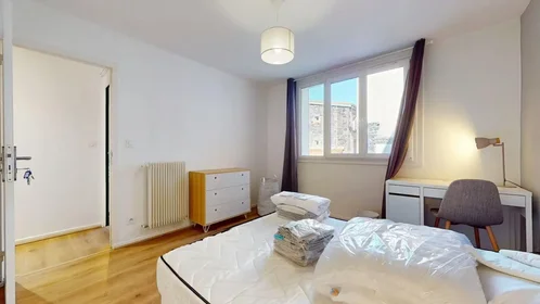 Habitación privada en Rue Victor Hugo, Delille-Cathédrale-la Gare, imagen 4 de 10