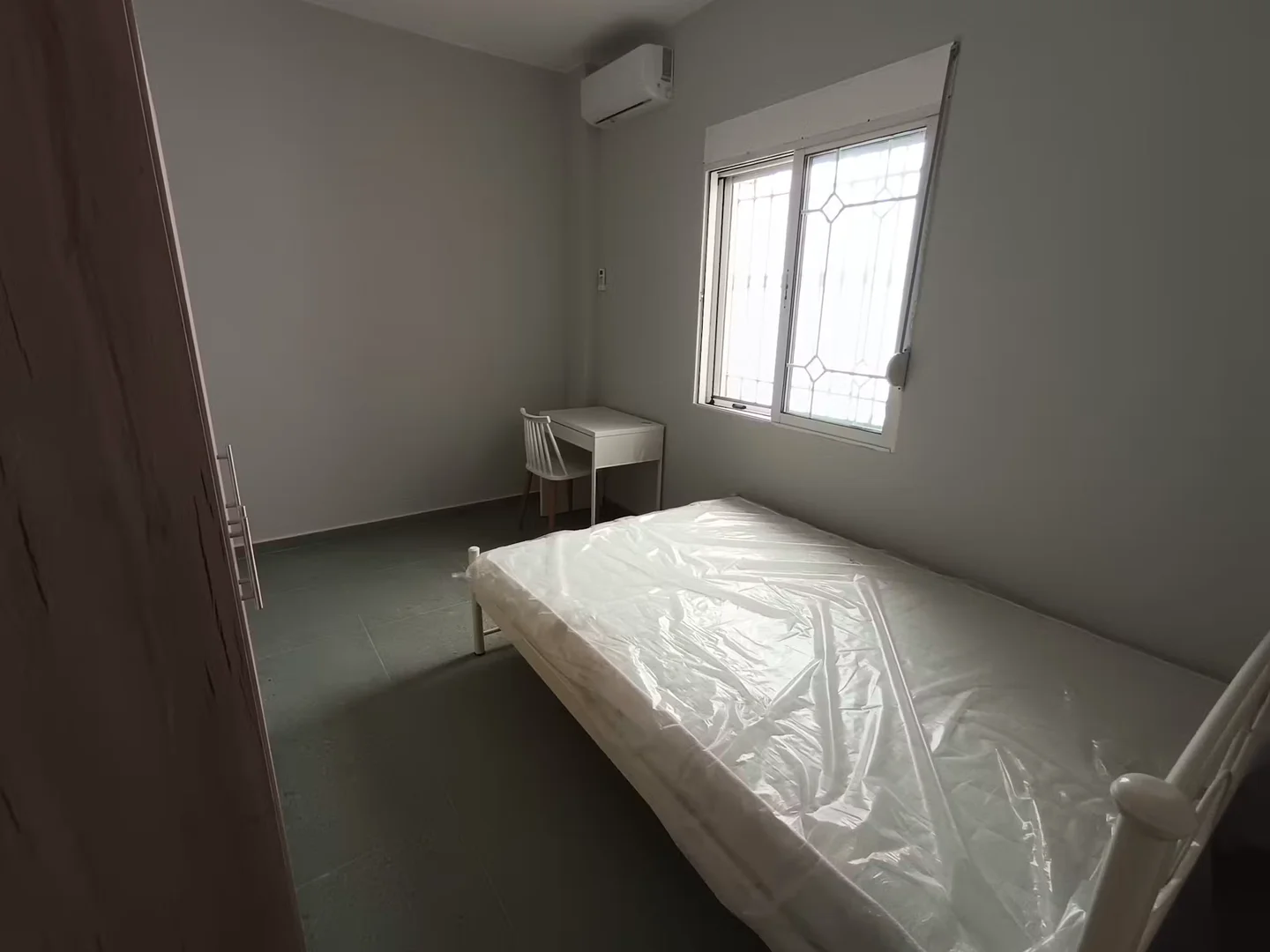 Helles und luftiges Studentenzimmer mit einfachem Zugang zur Universität in 