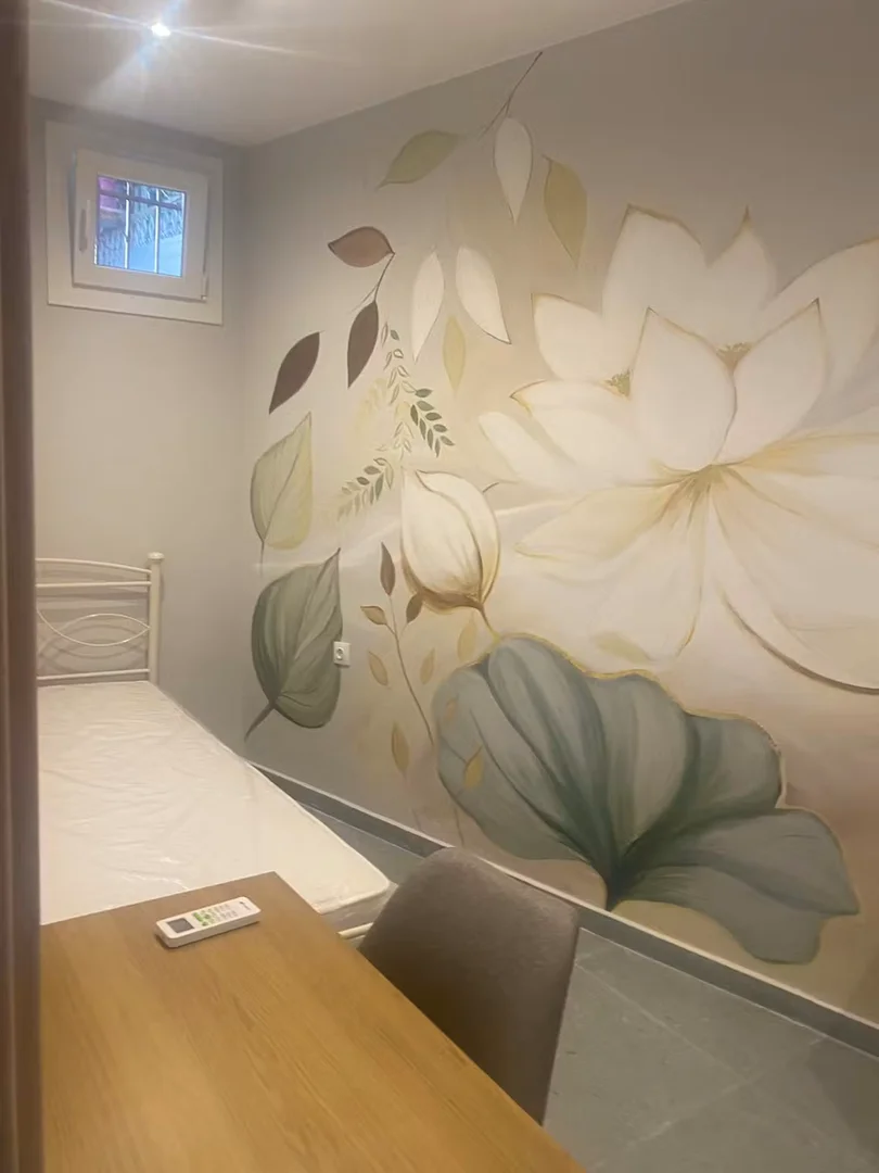 Quarto de estudante em  com área de estudo e instalações partilhadas