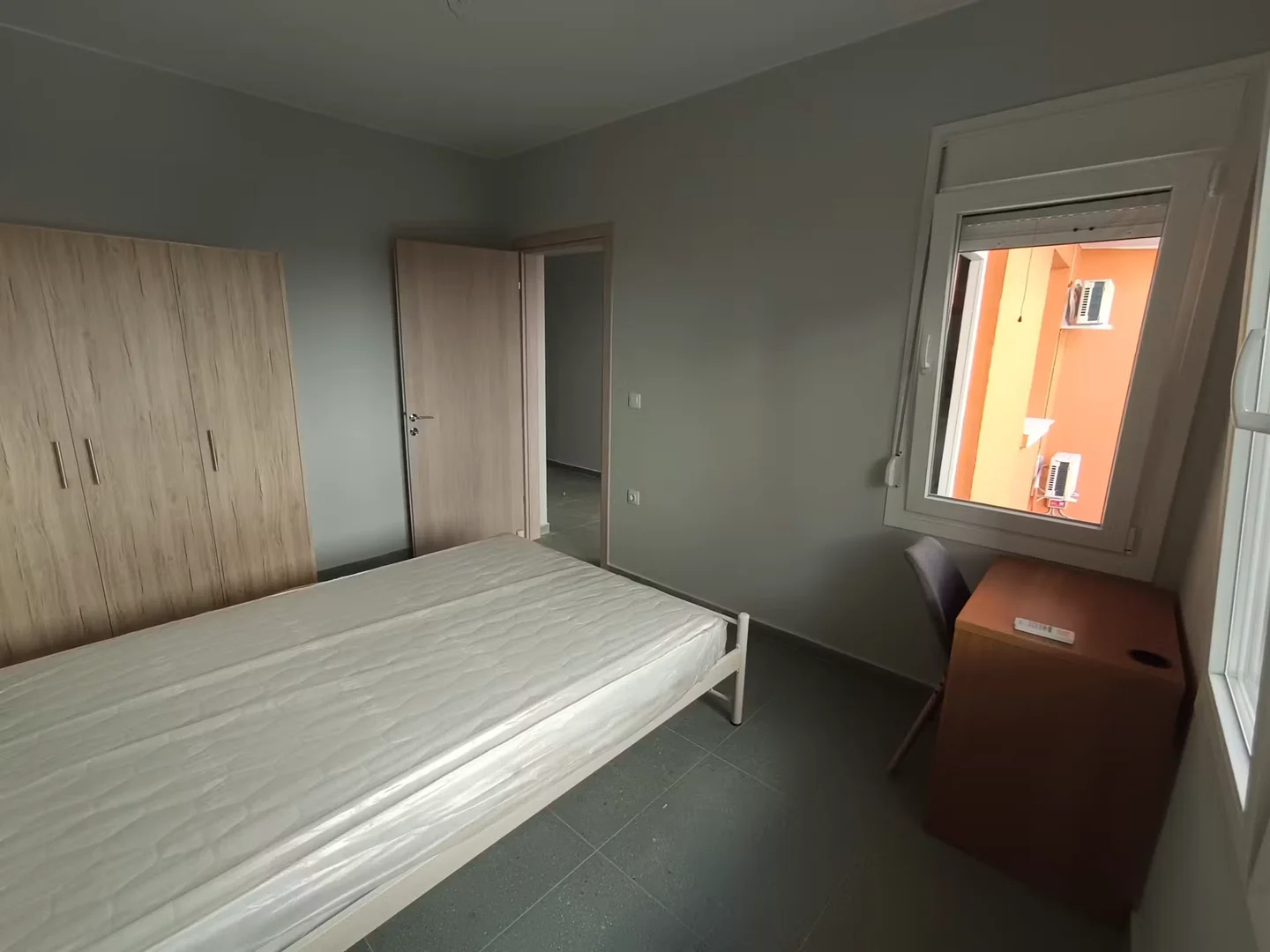 Chambre confortable pour étudiants disponible dans