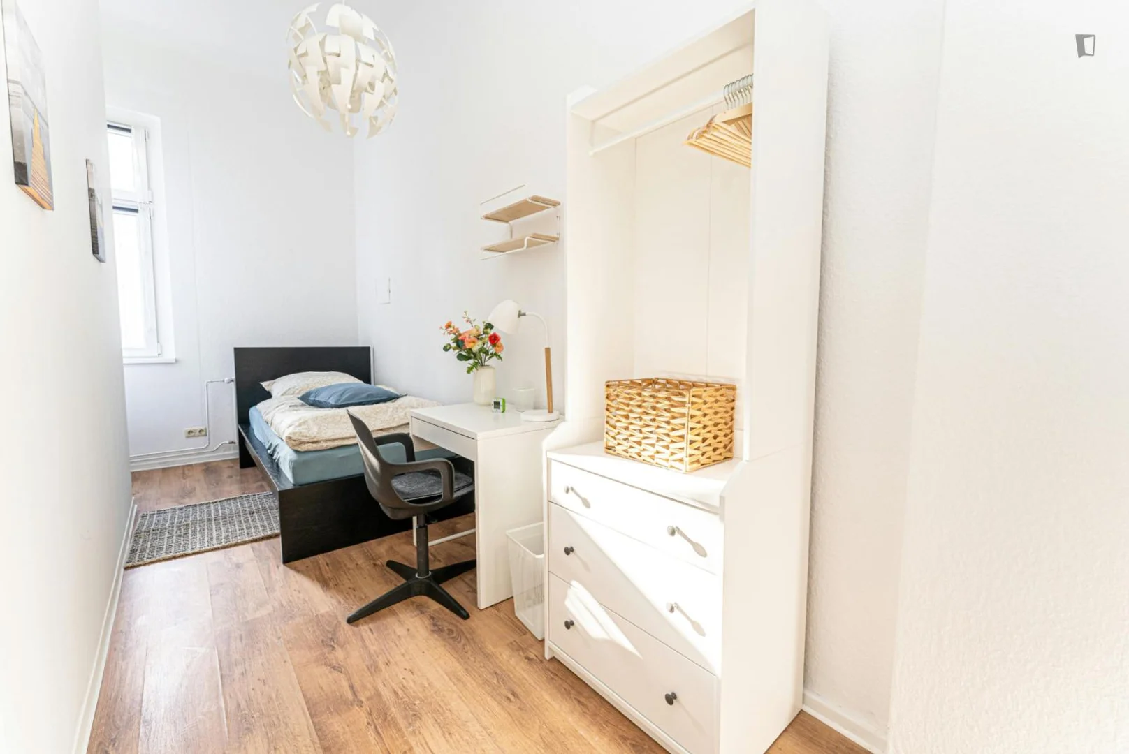 Comfortable and spacious student room in 