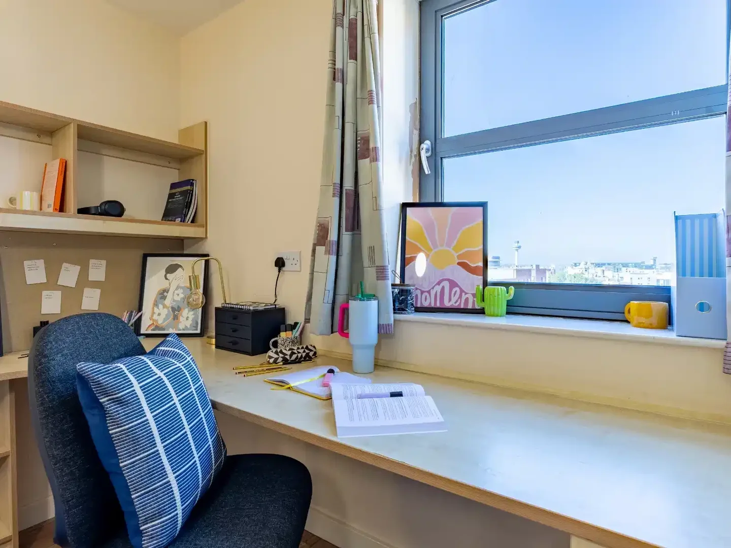 Bright and airy student room with easy university access in 