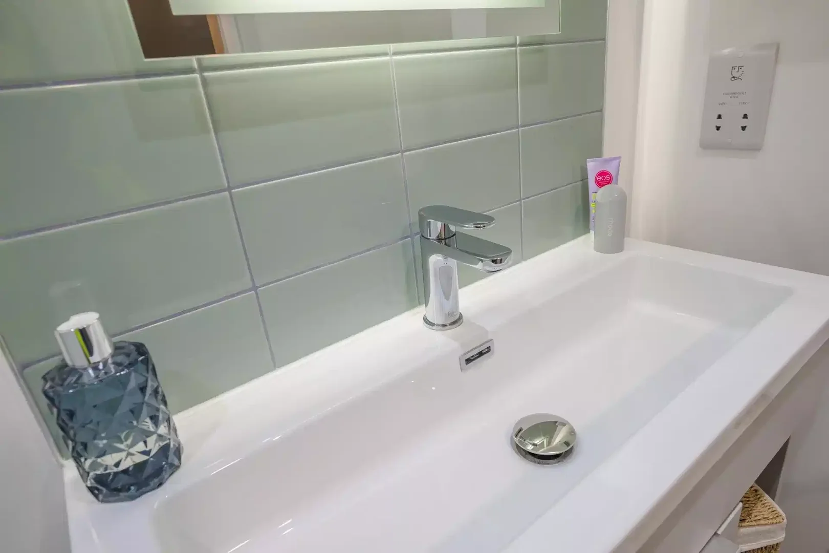Quarto de estudante em  com área de estudo e instalações partilhadas