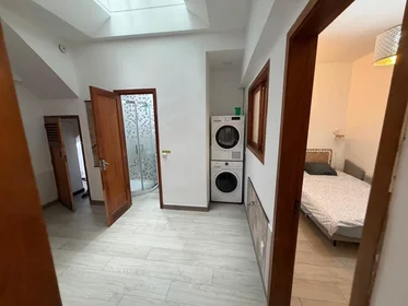 Stanza privata in Calle Conde Albrit, San Antonio, immagine 3 di 10