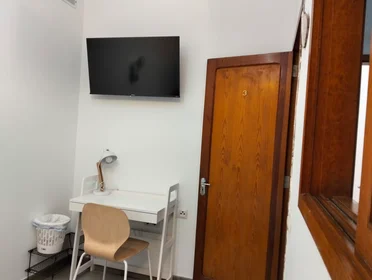 Stanza privata in Calle Conde Albrit, San Antonio, immagine 8 di 10