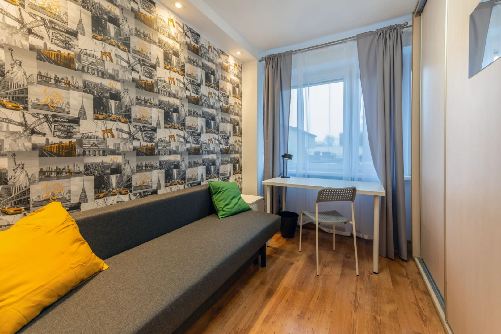 Cozy room for students available in 