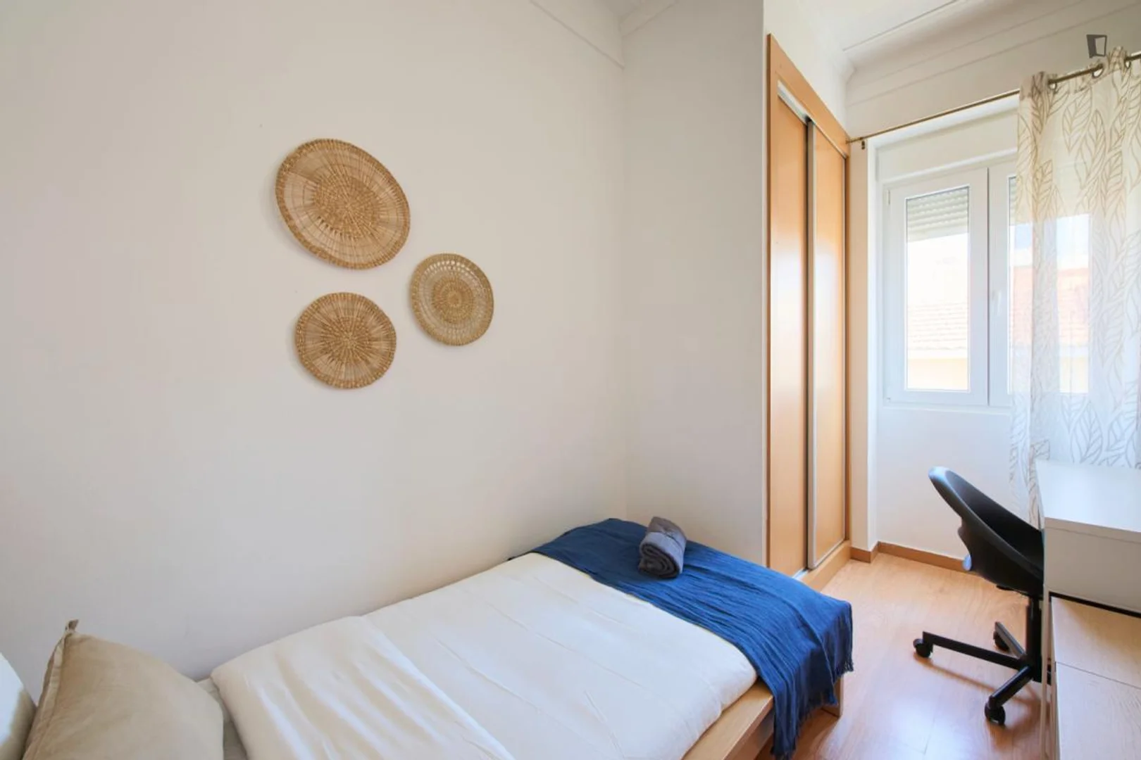 Funktionelles Studentenzimmer perfekt zum Studieren in 