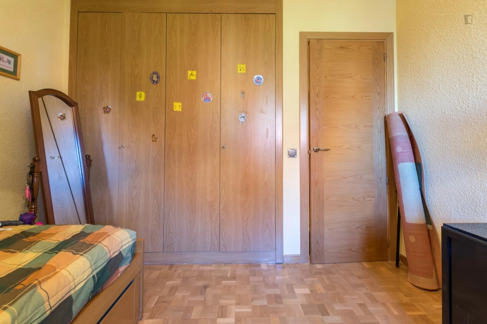 Chambre confortable pour étudiants disponible dans 