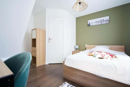 Stanza privata in 131 Rue Roger Salengro, 59110 La Madeleine, France, immagine 2 di 20