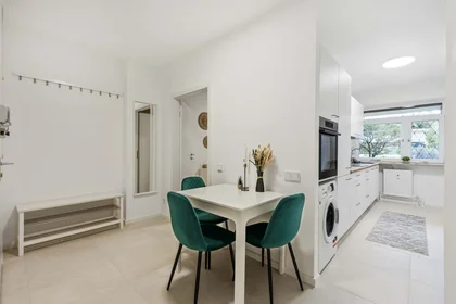 Özel oda konumu Harthauser Str. 83, 81545 München, Germania, 12 25 görüntüsü