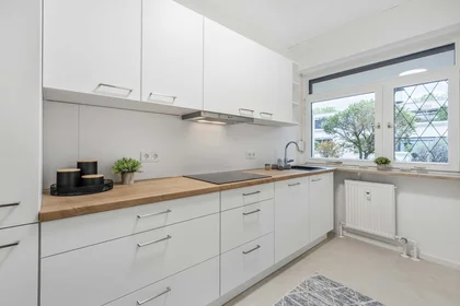 Özel oda konumu Harthauser Str. 83, 81545 München, Germania, 17 25 görüntüsü
