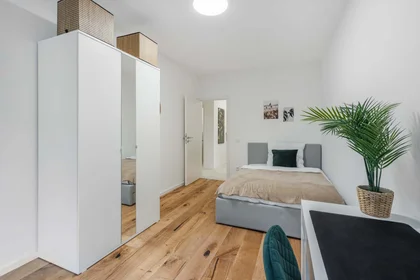 Özel oda konumu Harthauser Str. 83, 81545 München, Germania, 3 25 görüntüsü