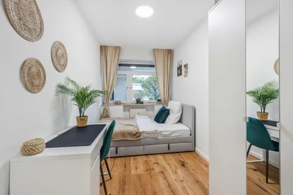 Özel oda konumu Harthauser Str. 83, 81545 München, Germania, 7 25 görüntüsü