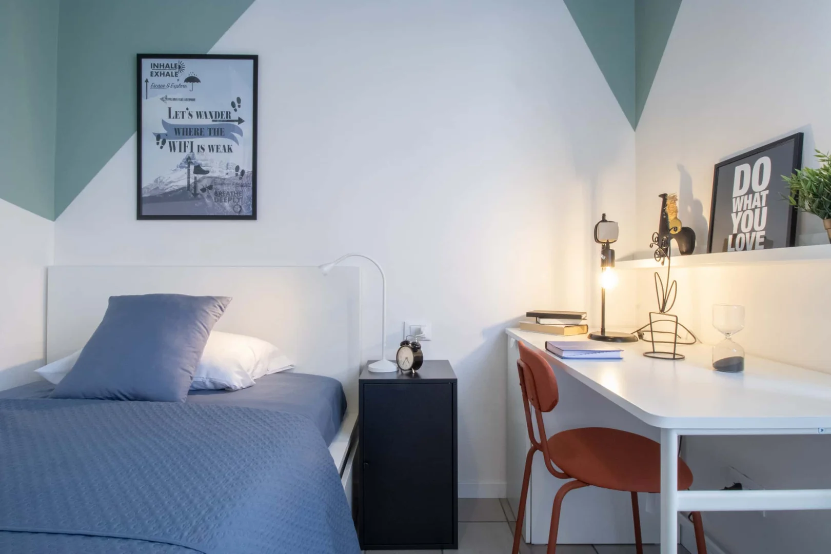 Student-friendly room in  with modern amenities