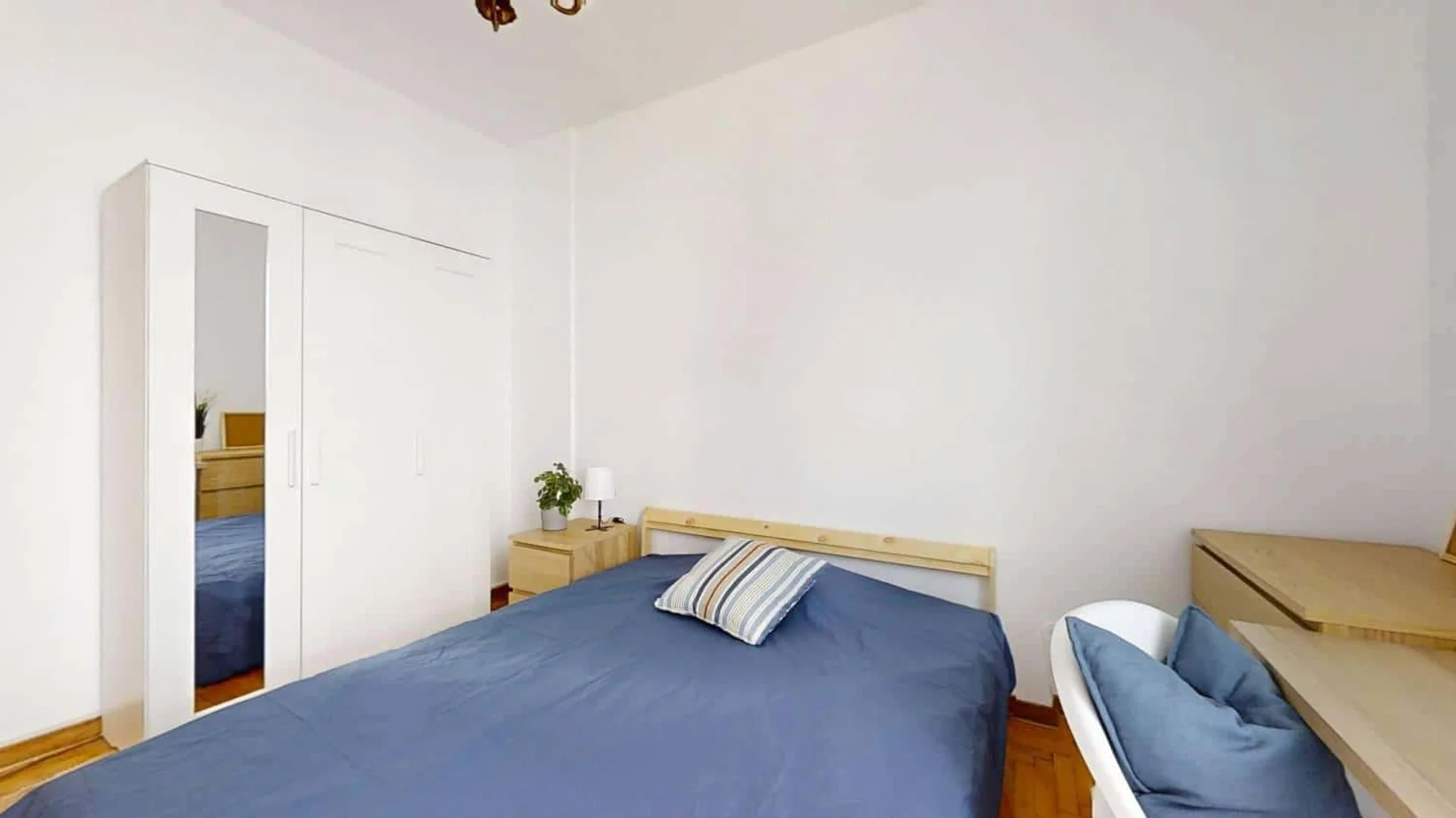 Bright and airy student room with easy university access in