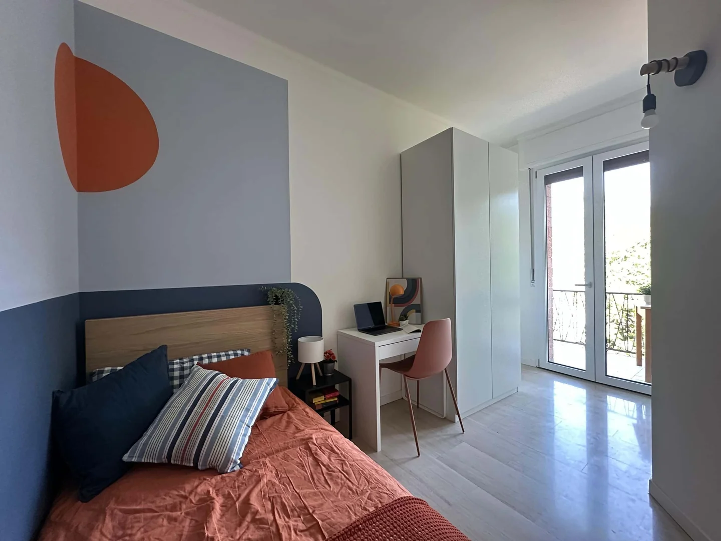 Cozy room for students available in 