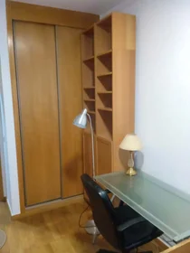 Quarto privado em R. António Albino Machado, Lisboa, Portugal, imagem 1 de 15