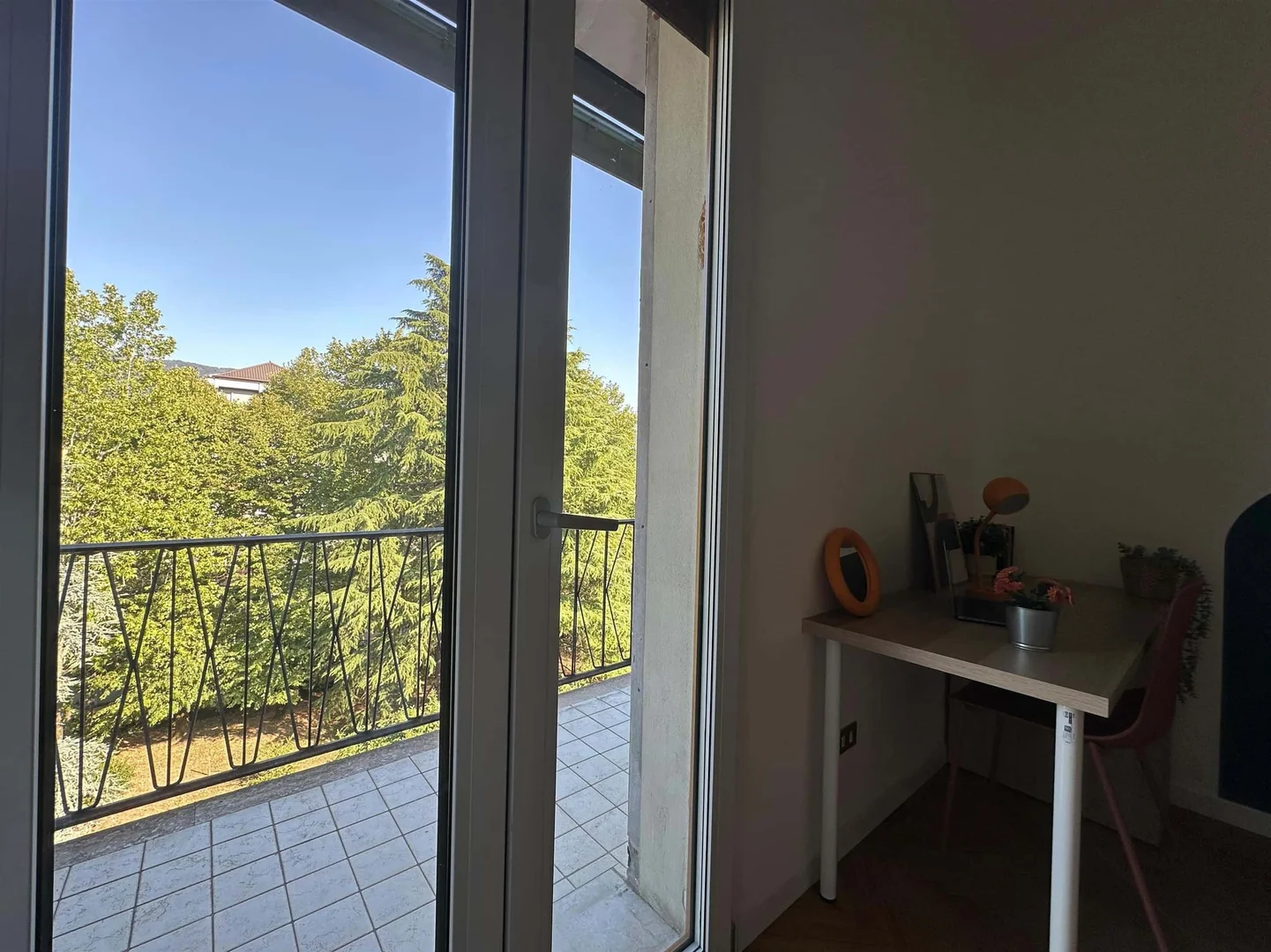Cozy room for students available in 