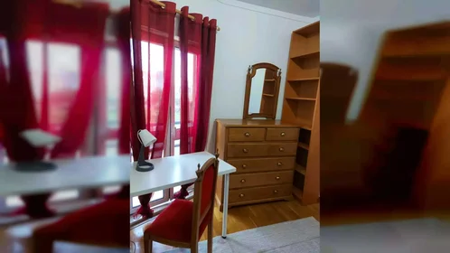 Quarto privado em R. António Albino Machado, Lisboa, Portugal, imagem 4 de 11
