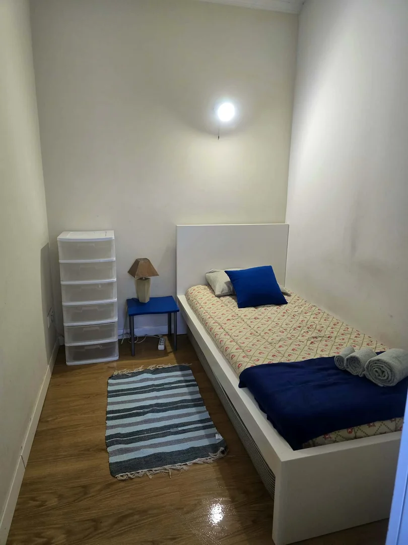 Quarto acolhedor para estudantes disponível em 