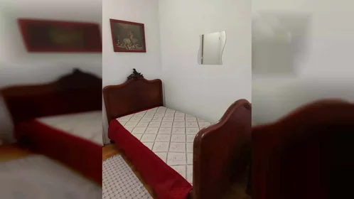 Quarto privado em R. António Albino Machado, Lisboa, Portugal, imagem 2 de 11