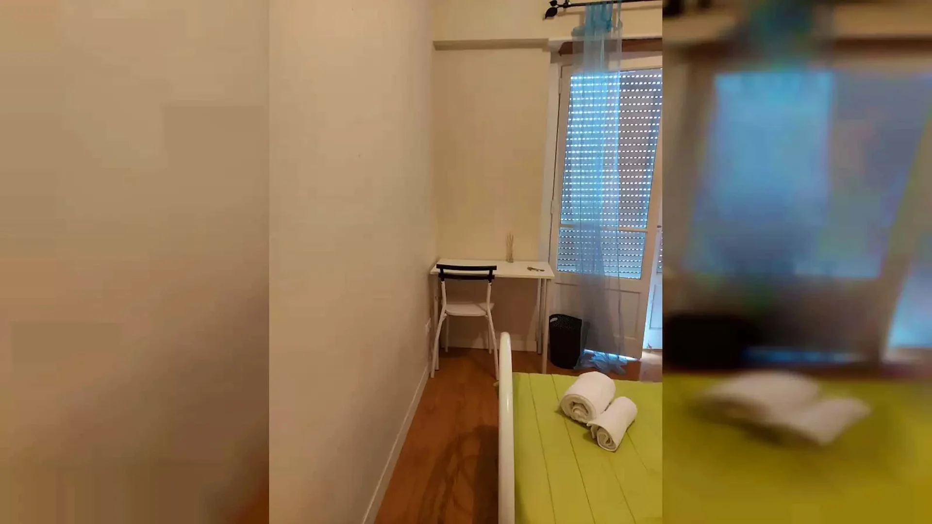 Quarto de estudante confortável e espaçoso em 