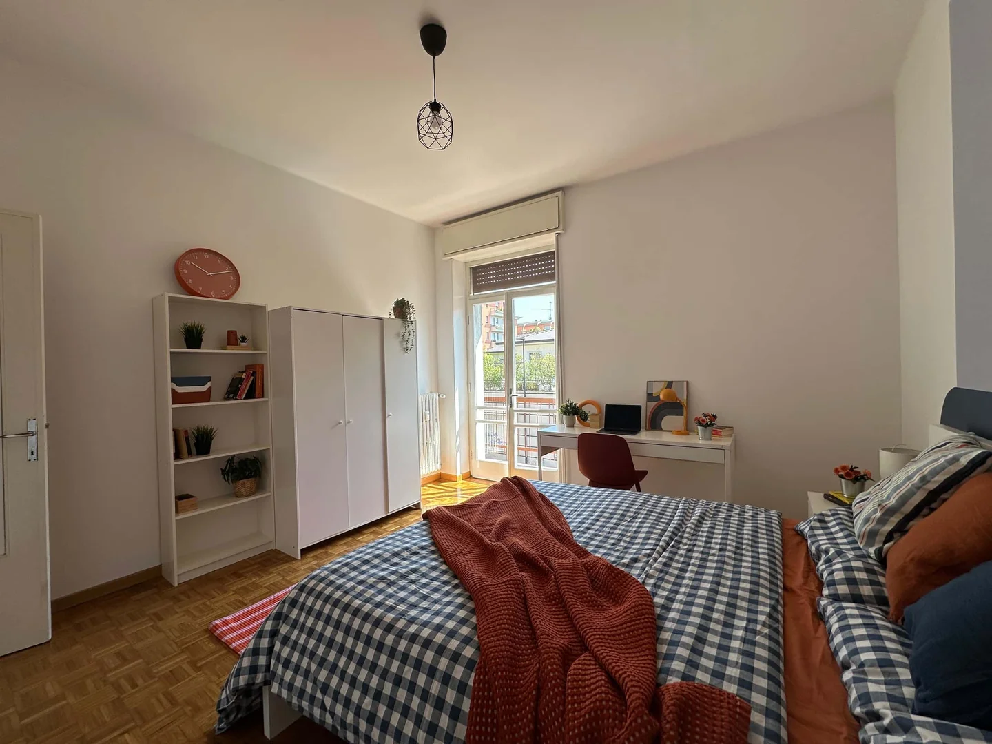 'de öğrenci dairesinde, tamamen mobilyalı kiralık oda